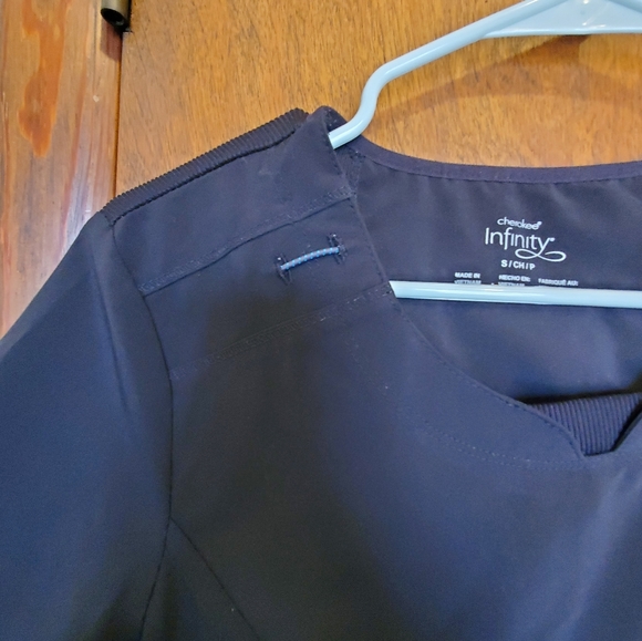 Cherokee Infinity scrub top pewter  small - Picture 2 of 4